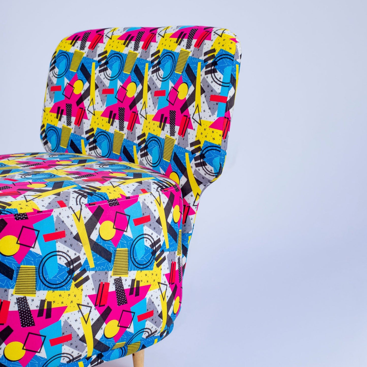 Lykke Lounge – Scandinavian Ease in Playful Blue